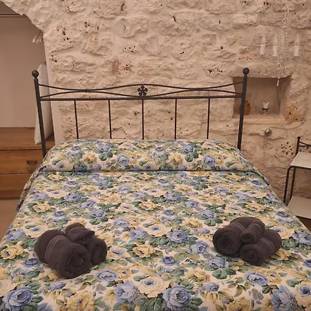 ゲストハウス Trulli Sull'aia San Michele モノーポリ